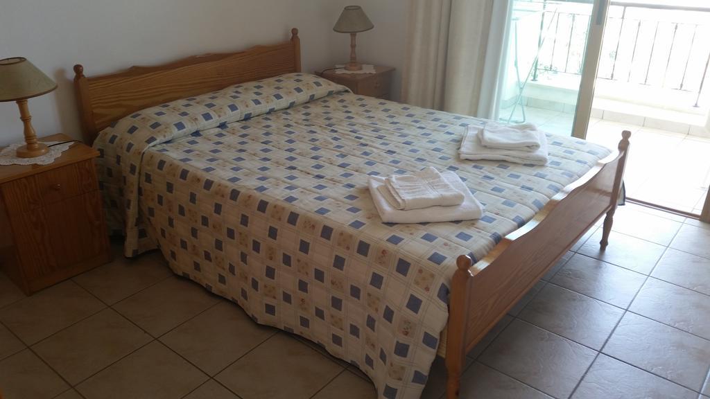 Pissouriana Hotel Apartments المظهر الخارجي الصورة