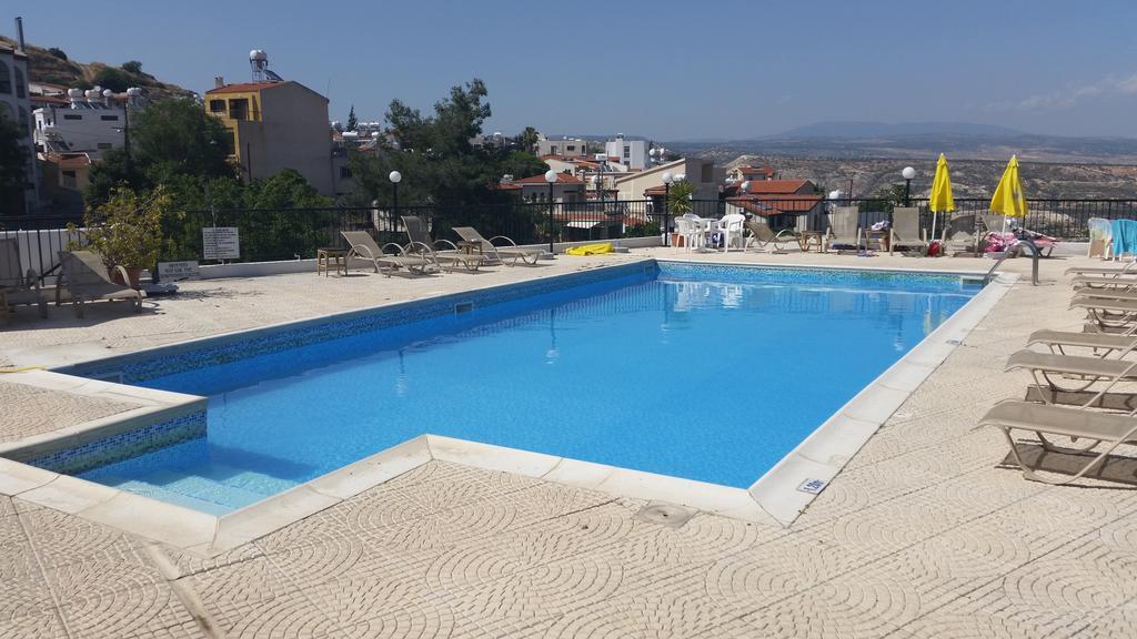 Pissouriana Hotel Apartments المظهر الخارجي الصورة
